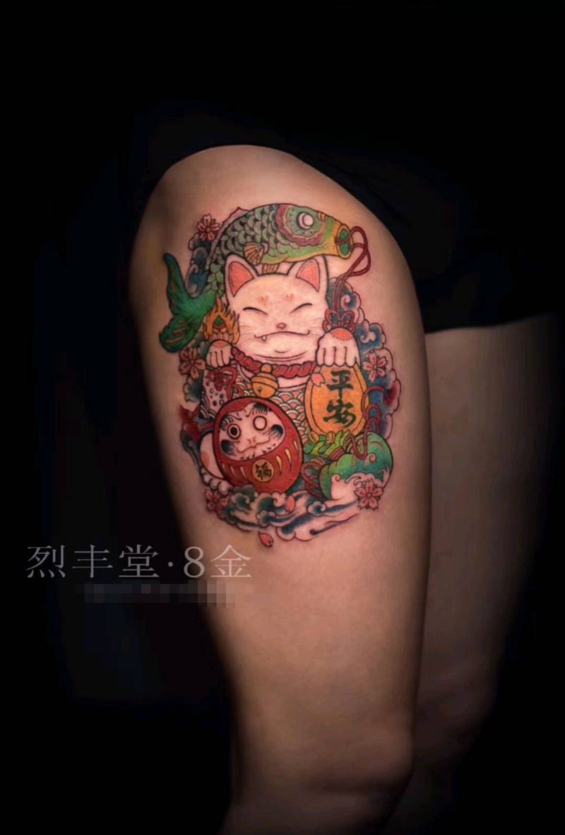 招财猫纹身图片_腿部新传统招财猫大腿花腿纹身图案