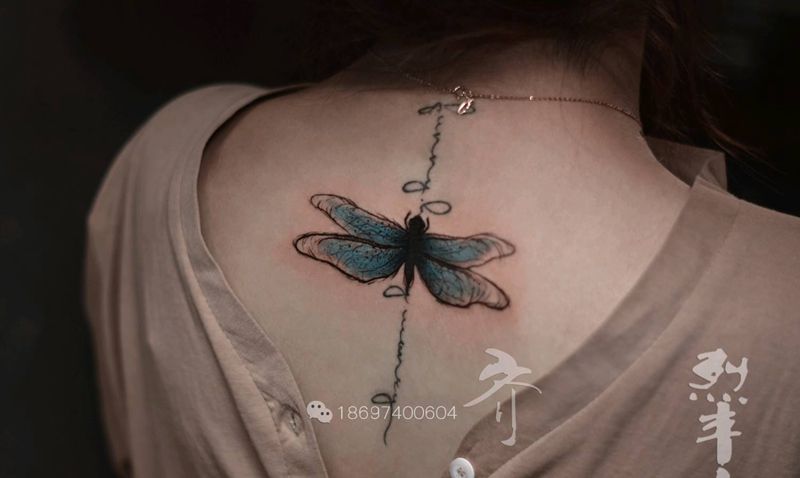 小清新纹身图片_胸部背部水彩纹身图案