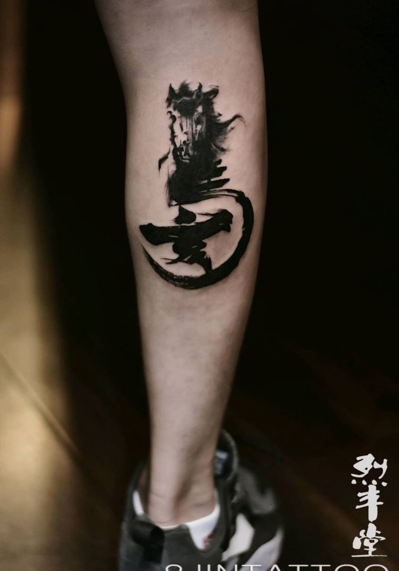 马与亥纹身图片_腿部水墨马字汉字亥字纹身图案