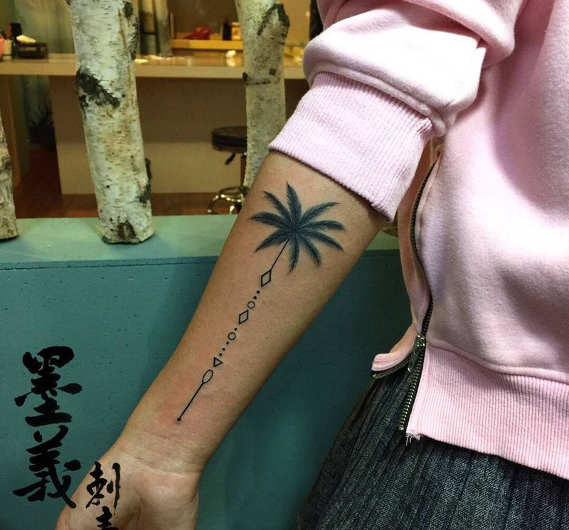 椰子树纹身图片_习俗脚部臀部胸部插画手稿成品人物图腾纹身图案