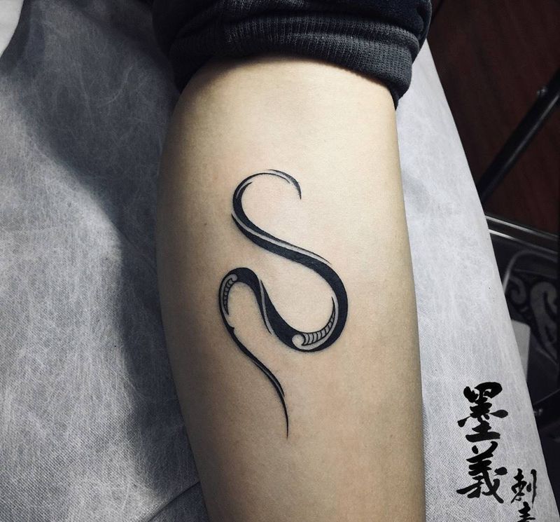 小蛇图腾纹身图片_成品腿部静物欧美肩部脚部手部纹身图案
