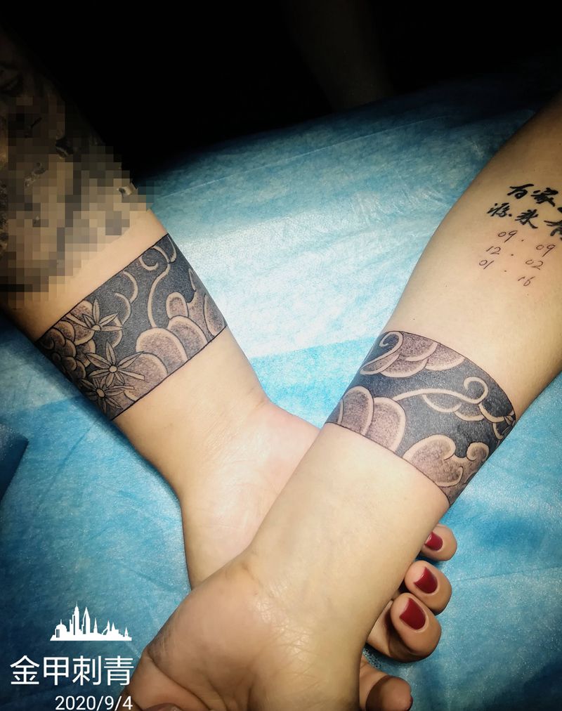 传统臂环纹身图片_手臂新传统臂环纹身图案