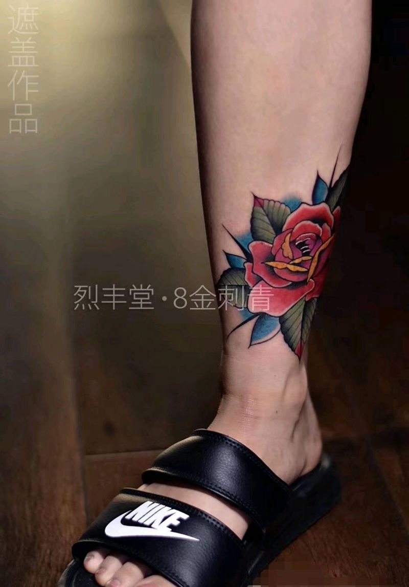 Old  School 花纹身图片_腿部Old School脚踝花遮盖纹身图案