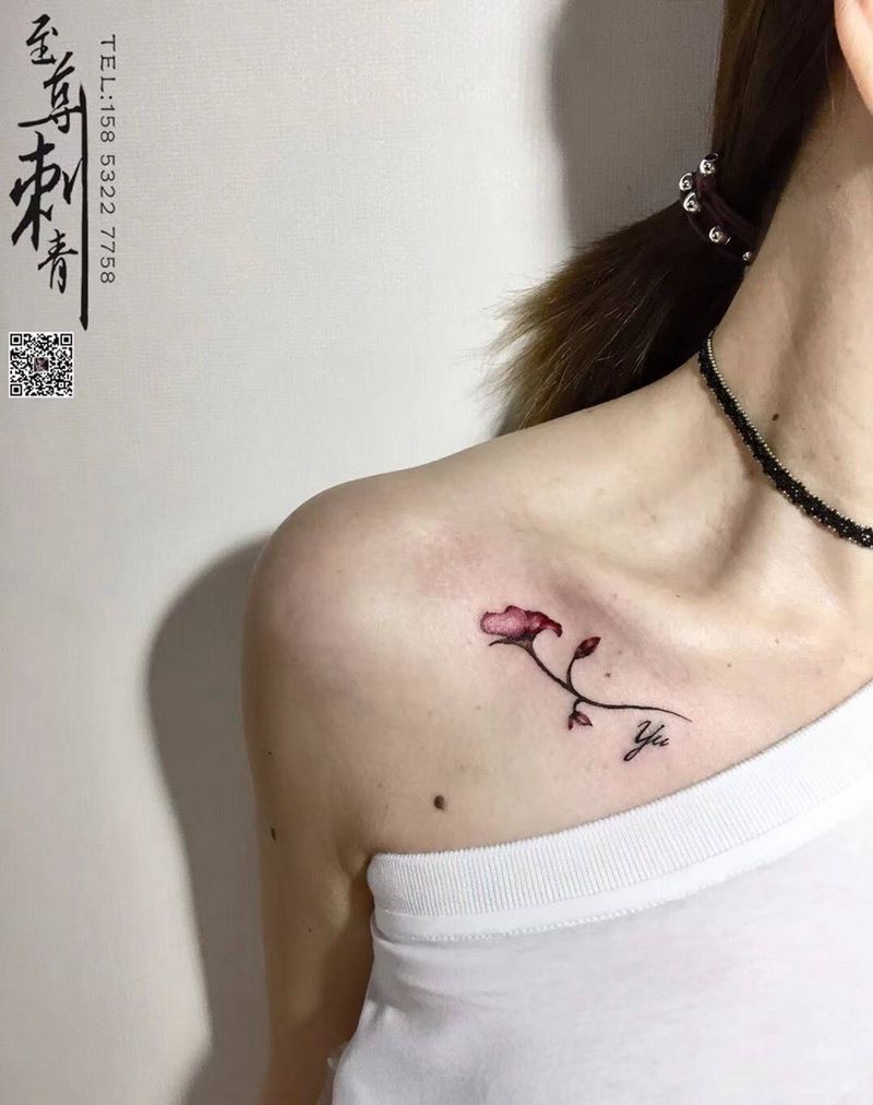锁骨小花纹身图片_成品肩部清新植物纹身图案