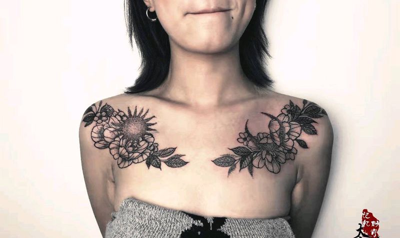 日月同辉纹身图片_肩部纹身图案