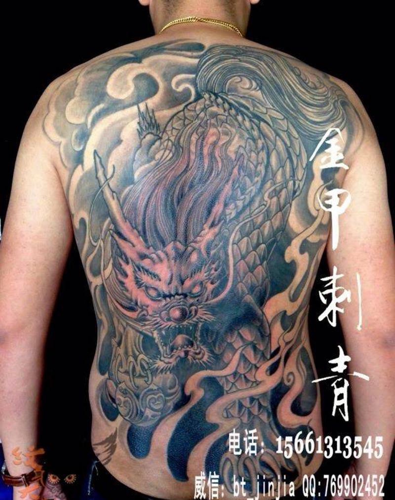 满背麒麟纹身图片