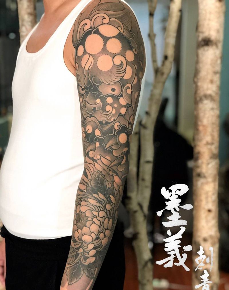 唐狮子纹身图片_手臂背部老传统图腾纹身图案