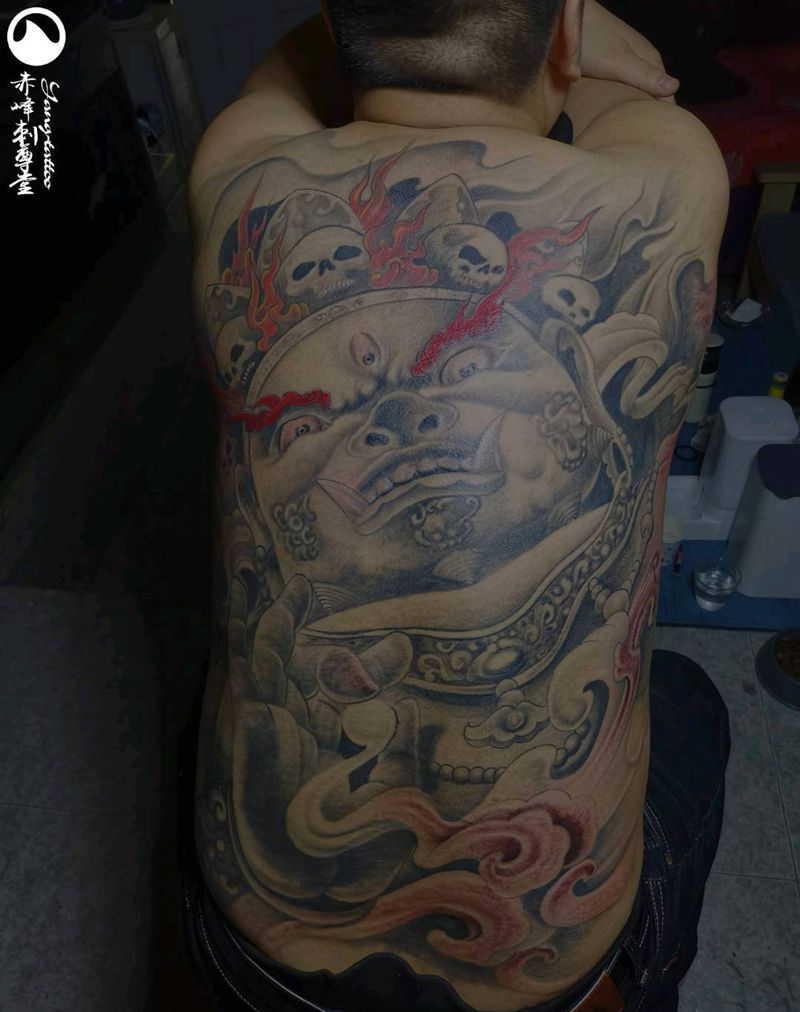 大黑天纹身图片_背部新传统纹身图案