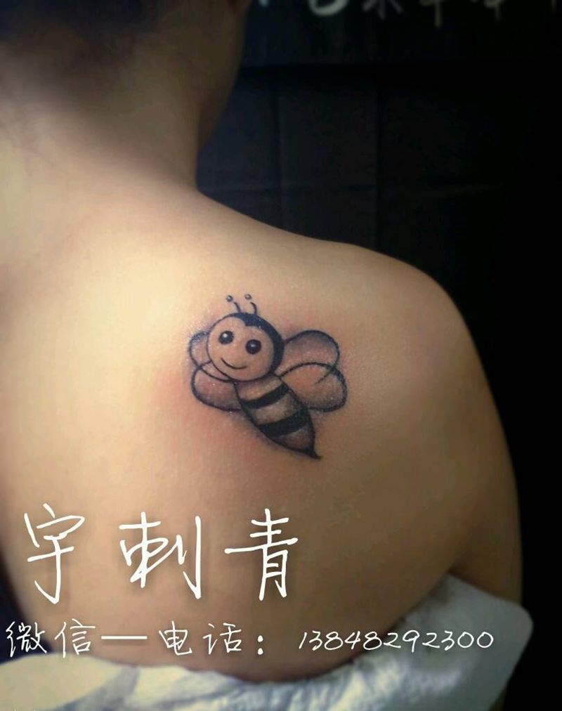 蜜蜂缘纹身图片_背部无痛成品纹身图案