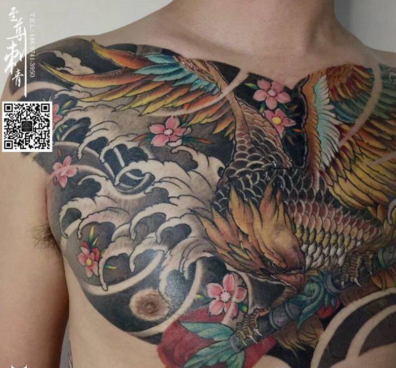 金翅大鹏鸟纹身图片_胸部新传统纹身图案