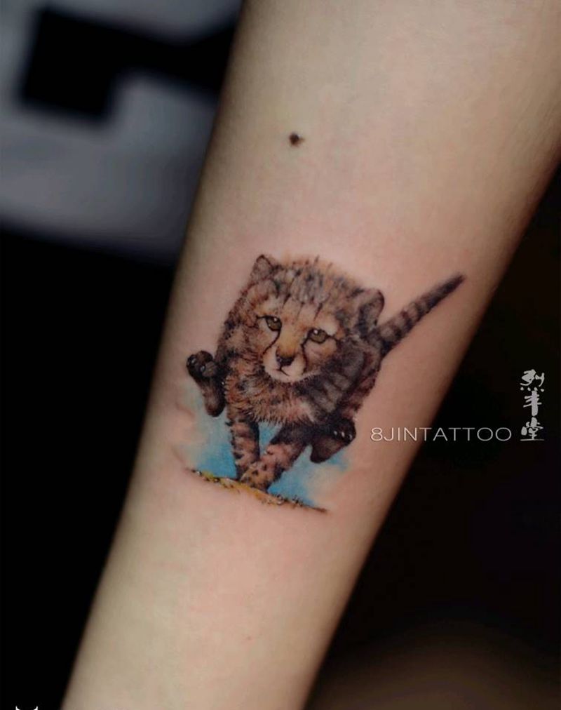 小豹子纹身图片_手臂欧美写实豹小豹子纹身图案