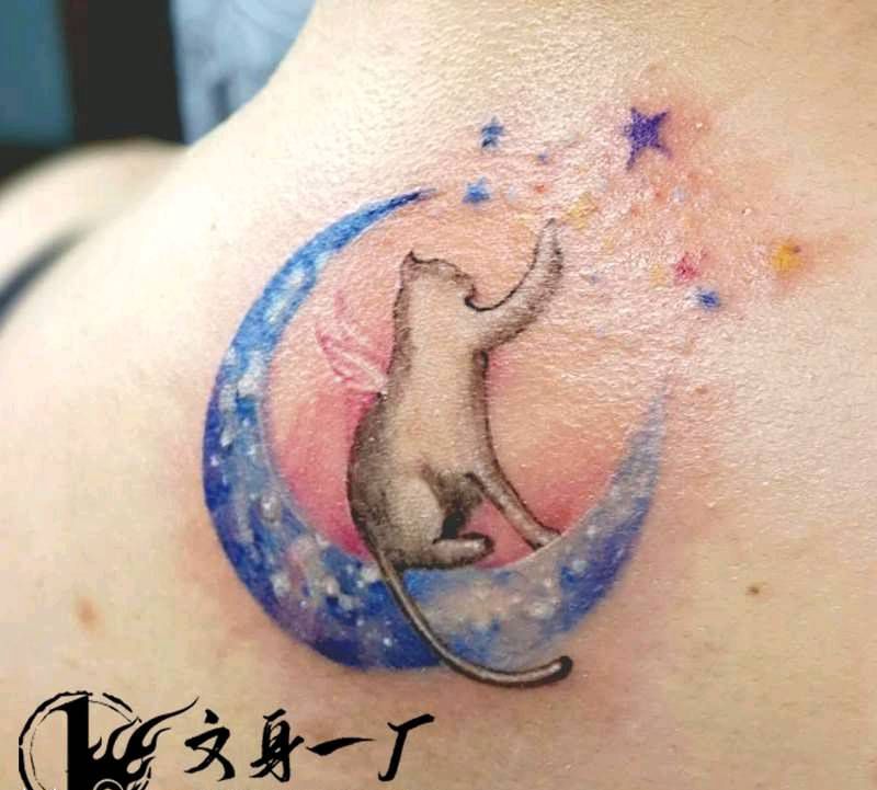 小猫一只纹身图片_水墨纹身图案