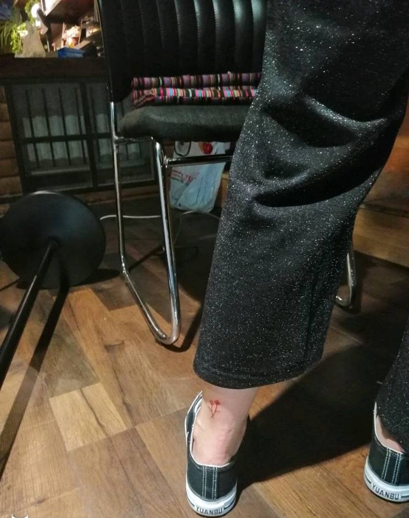 小清新纹身图片_腿部水彩纹身图案