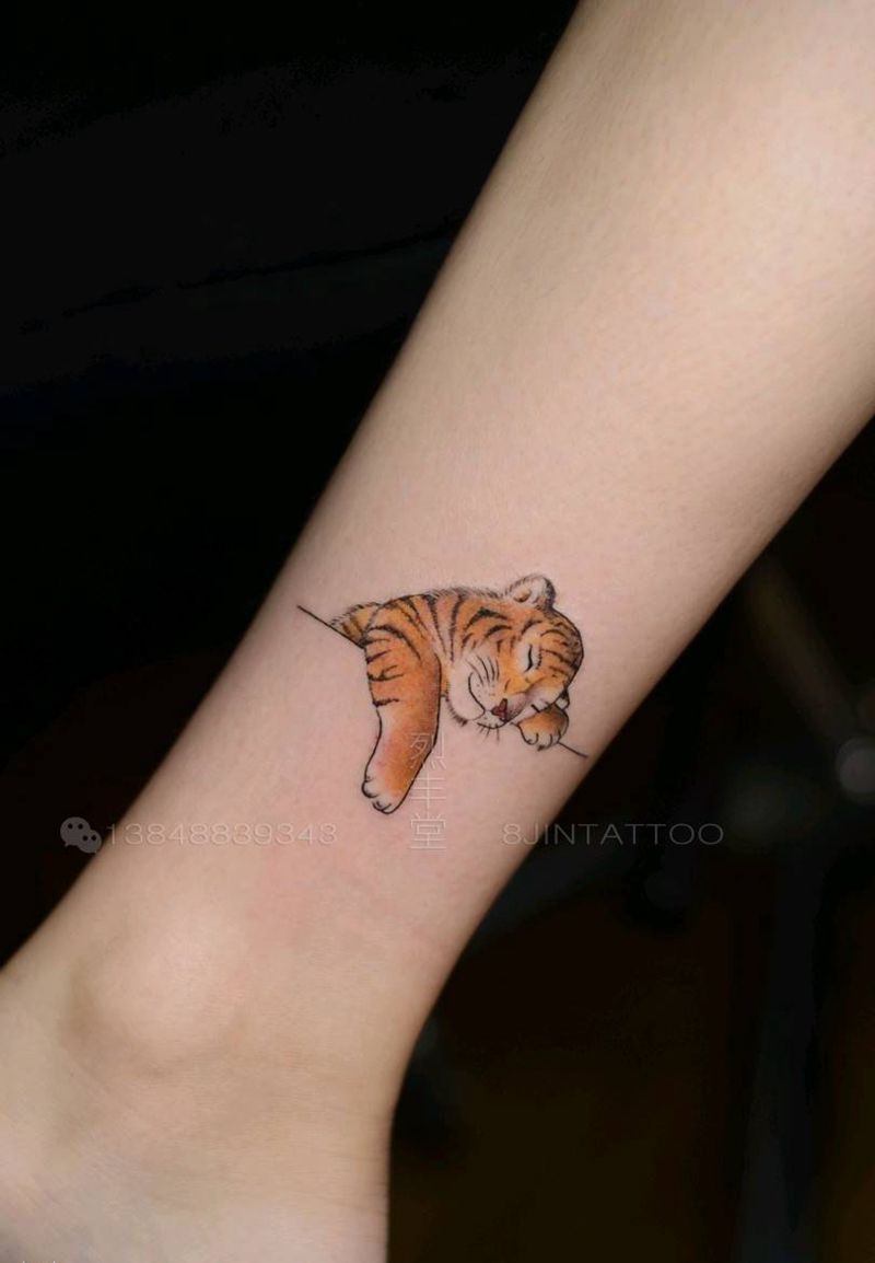 小老虎纹身图片_腿部清新动物老虎插画纹身图案