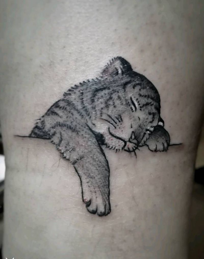 小老虎纹身图片_腿部清新动物成品纹身图案