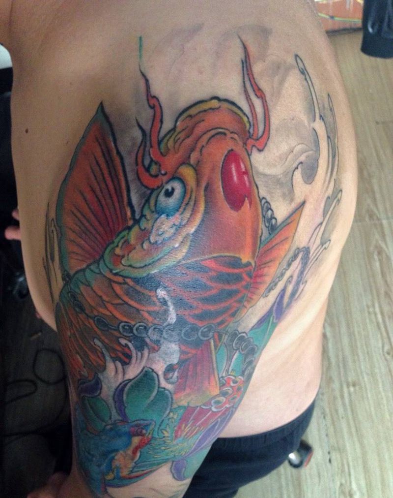 锦鲤遮盖旧图纹身图片_成品肩部手臂传统动物纹身图案