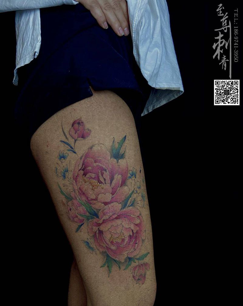 牡丹纹身图片_腿部水墨工笔纹身图案