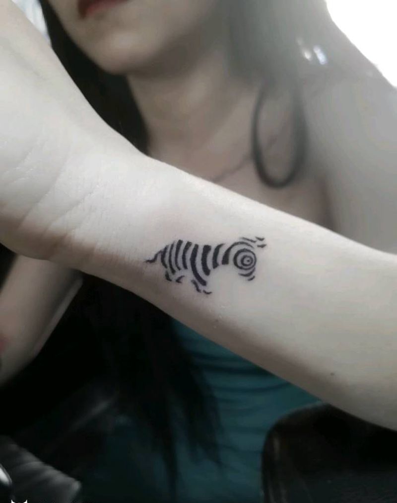 八零后美女老师的小清新纹身图片_清新几何成品纹身图案