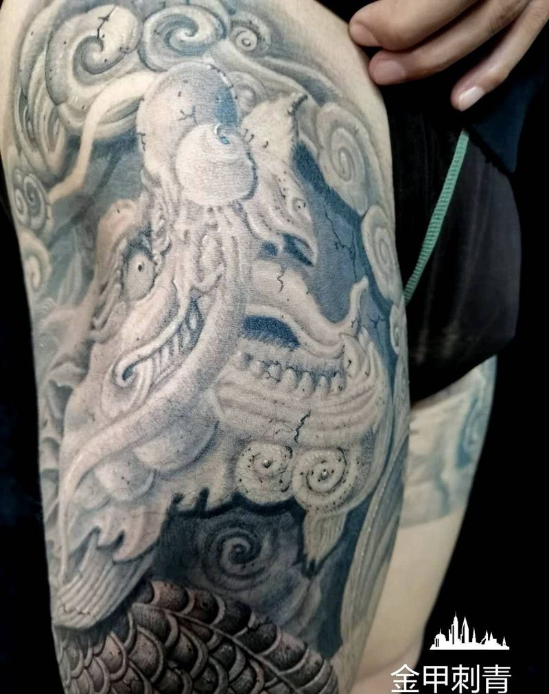 石雕龙待续纹身图片_腿部欧美写实石雕纹身图案