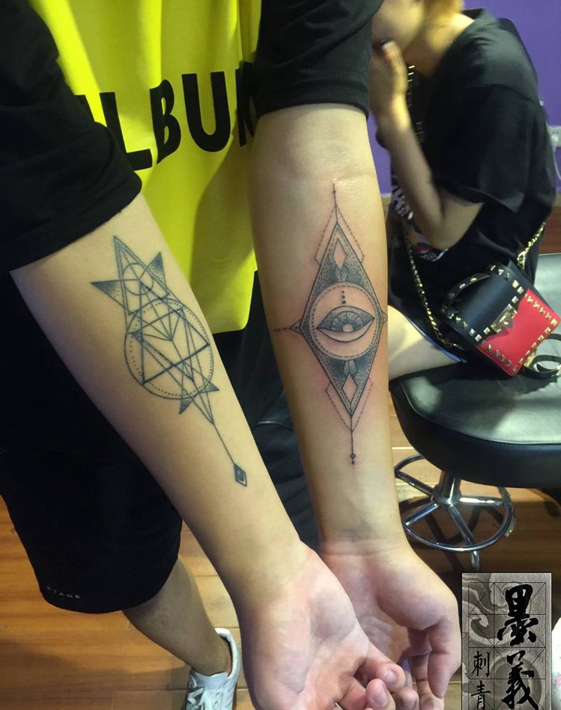 几何纹身图片_成品手稿手部清新传统字符几何纹身图案