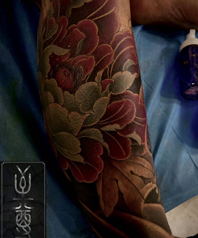 金边银背大红纹身图片_腿部新传统纹身图案