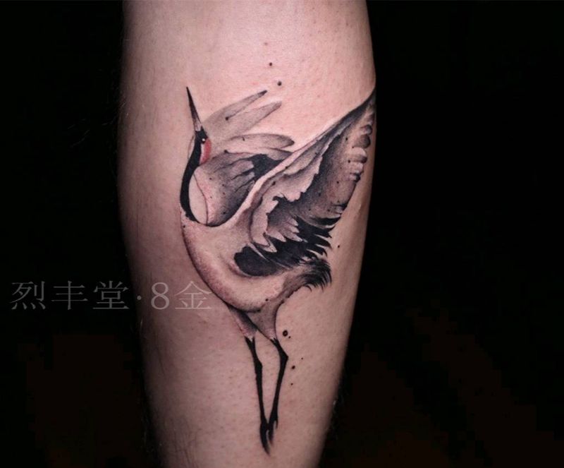 鹤纹身图片_腿部水墨鹤仙鹤水墨纹身图案