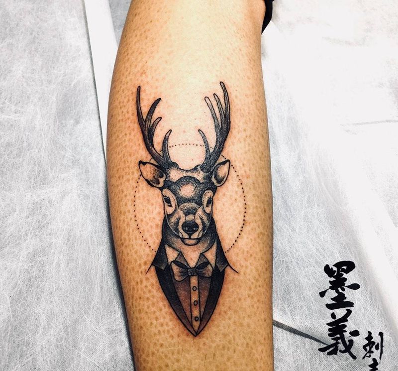 鹿纹身图片_成品手稿插画颈部胸部习俗清新字符情侣图腾纹身图案