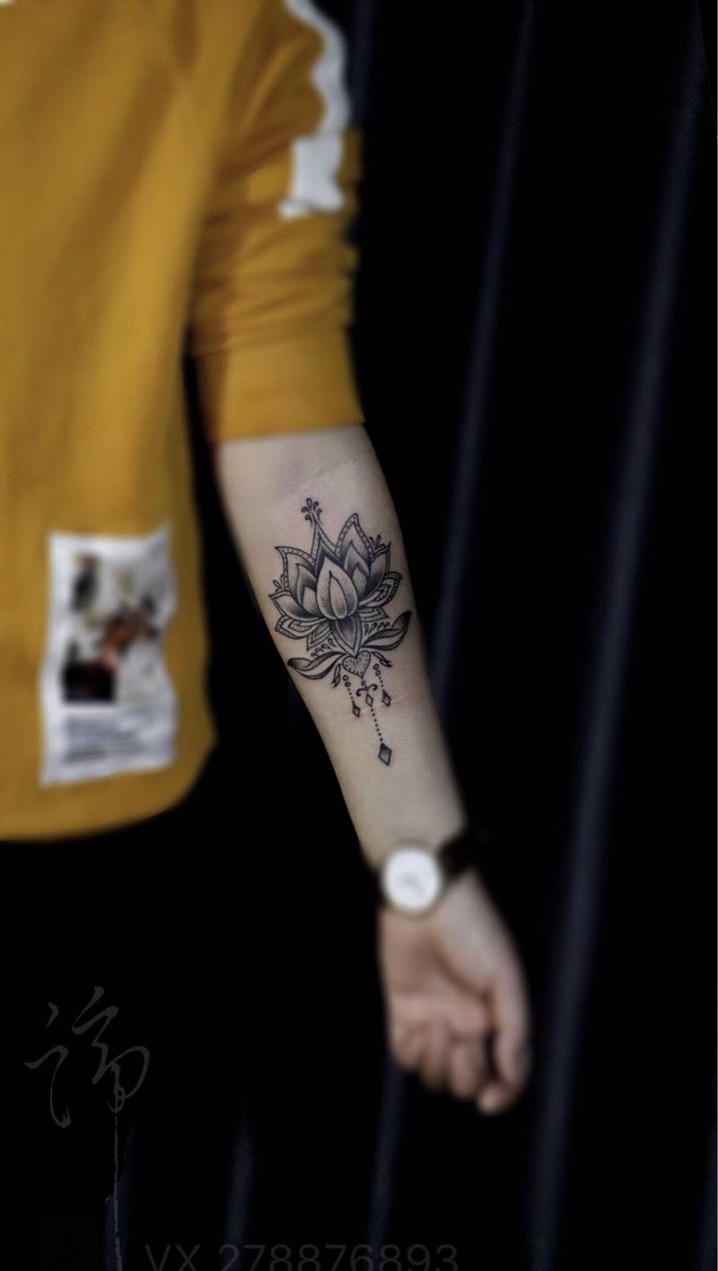 花纹身图片_手臂点刺花 小臂纹身图案