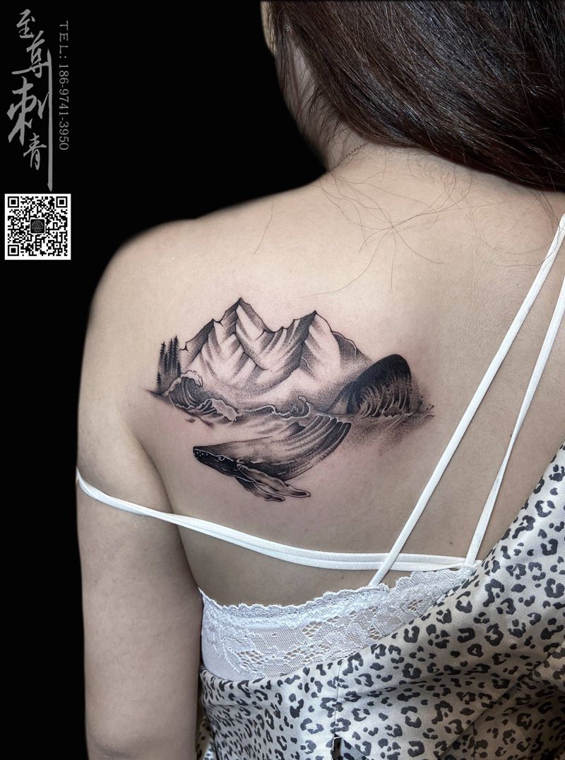 山和鲸鱼纹身图片_背部点刺纹身图案