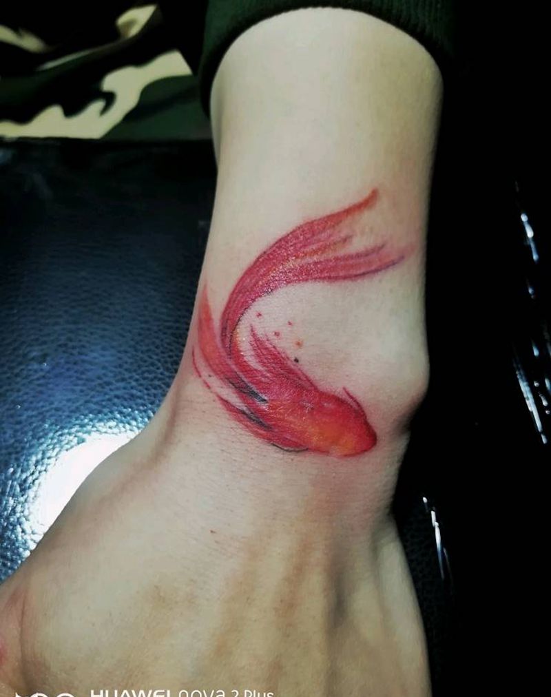 小金鱼遮疤纹身图片_手臂水彩动物纹身图案