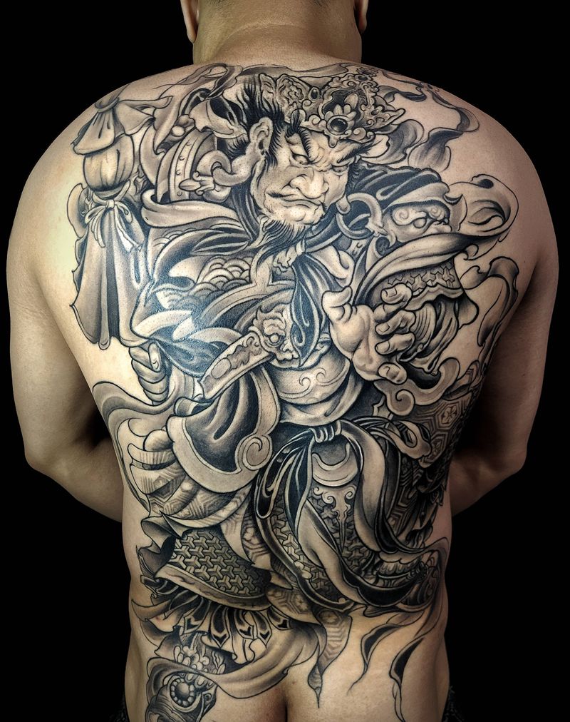 满背天王纹身图片_背部新传统纹身图案