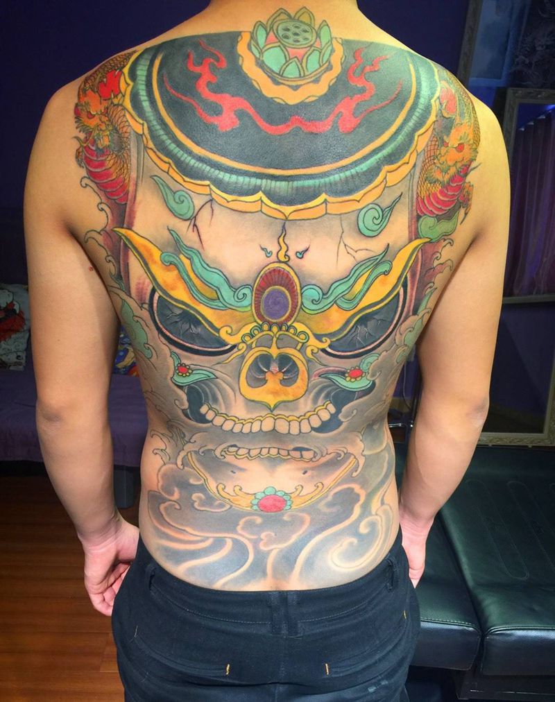 嘎巴拉纹身图片_成品背部传统鬼神纹身图案