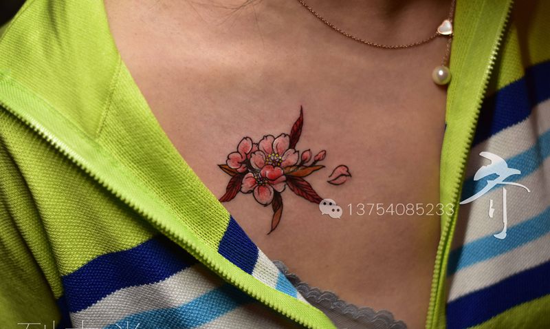 盖疤纹身图片_胸部老传统纹身图案