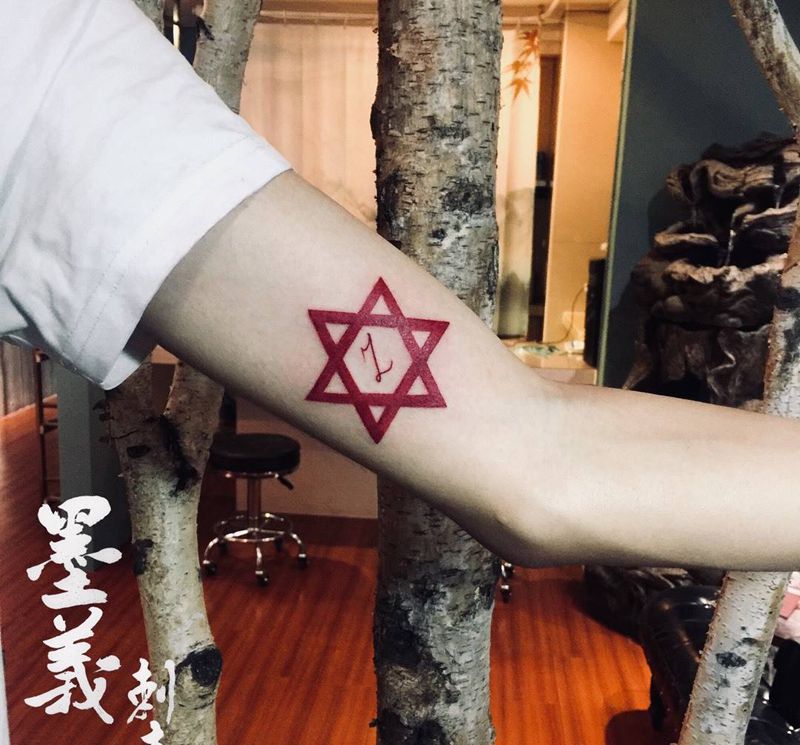 六芒星纹身图片_成品手稿插画胸部肩部手部腿部臀部国画腰部纹身图案