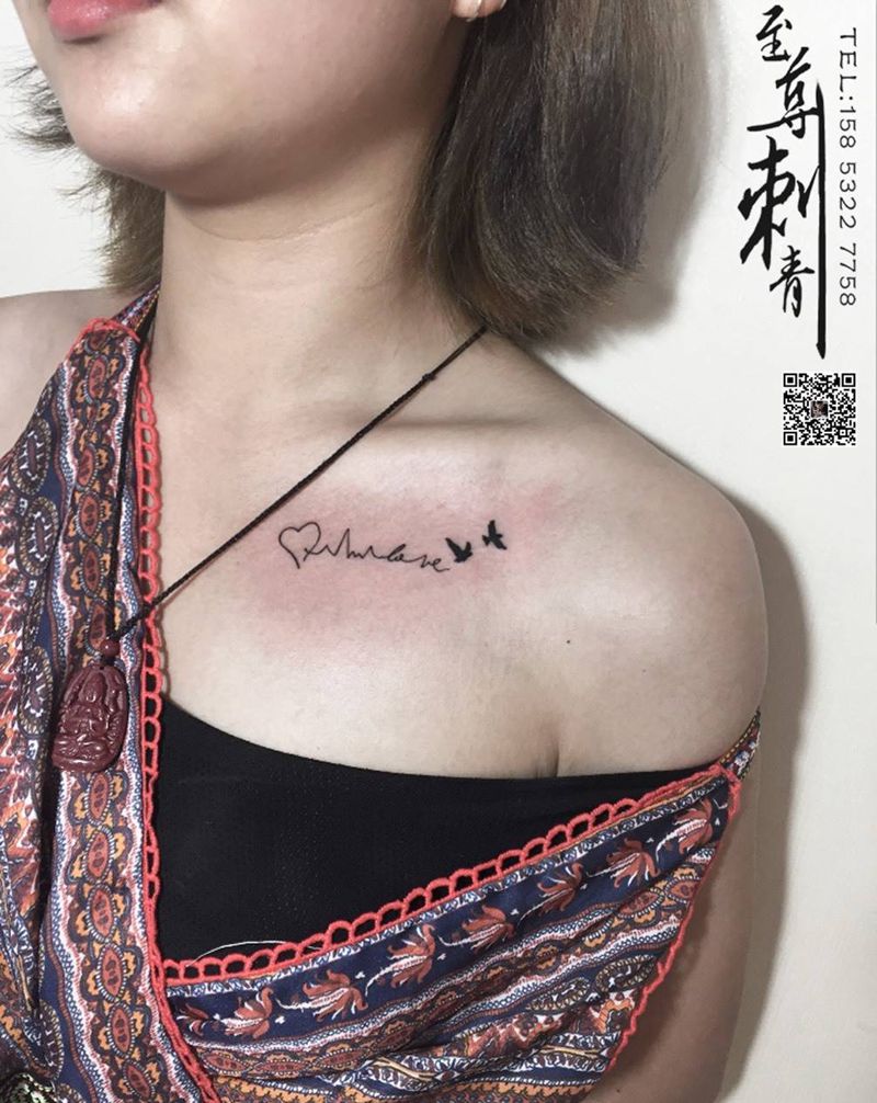 锁骨英文纹身图片_成品肩部清新动物纹身图案