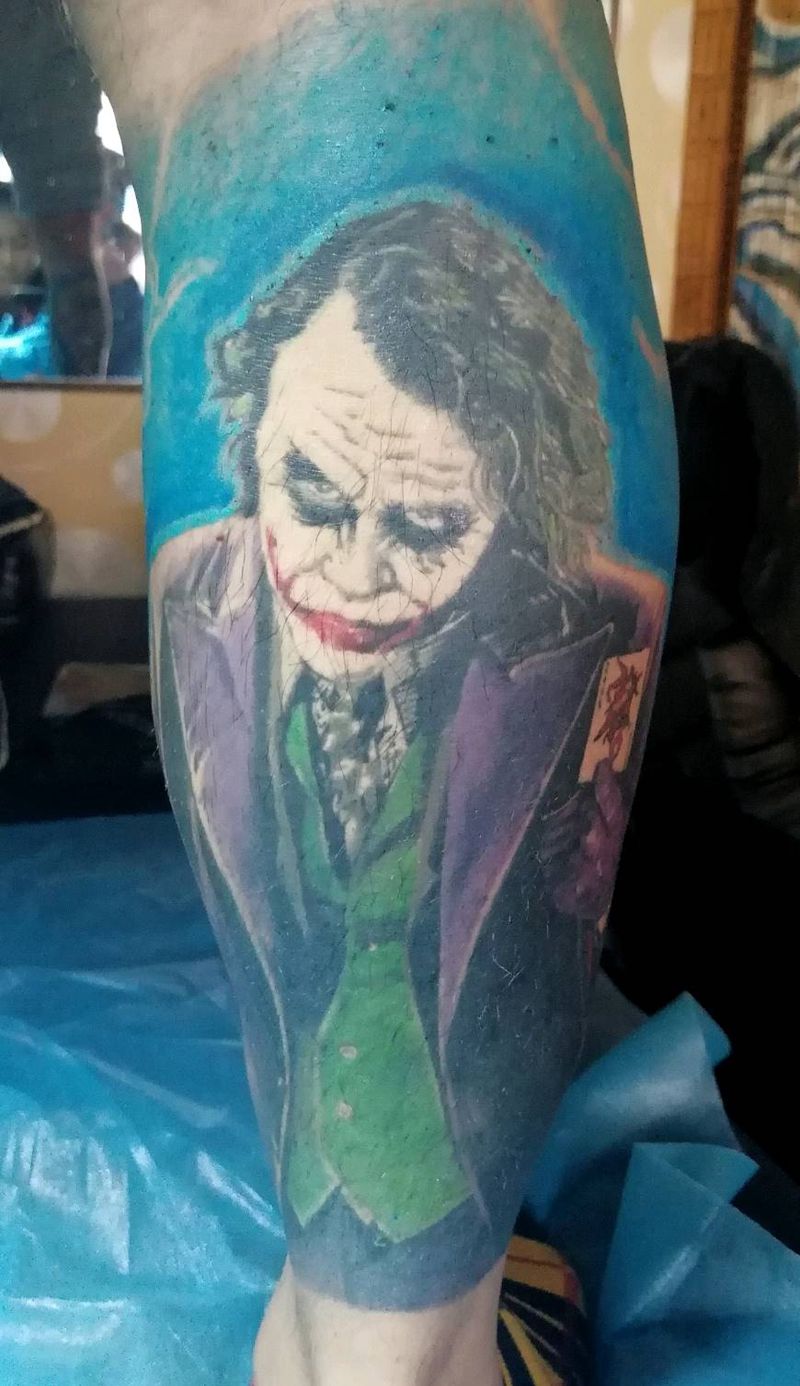 包小腿小丑纹身图片_腿部欧美写实纹身图案