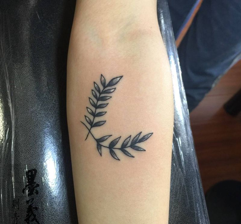 橄榄枝纹身图片_脚部手臂字符贴纸手稿成品插画传统背部纹身图案