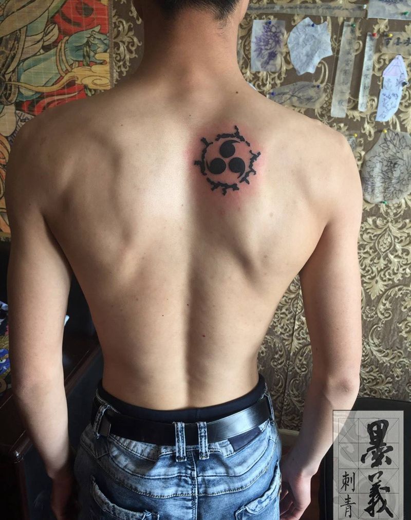 眼纹身图片_几何清新背部成品纹身图案