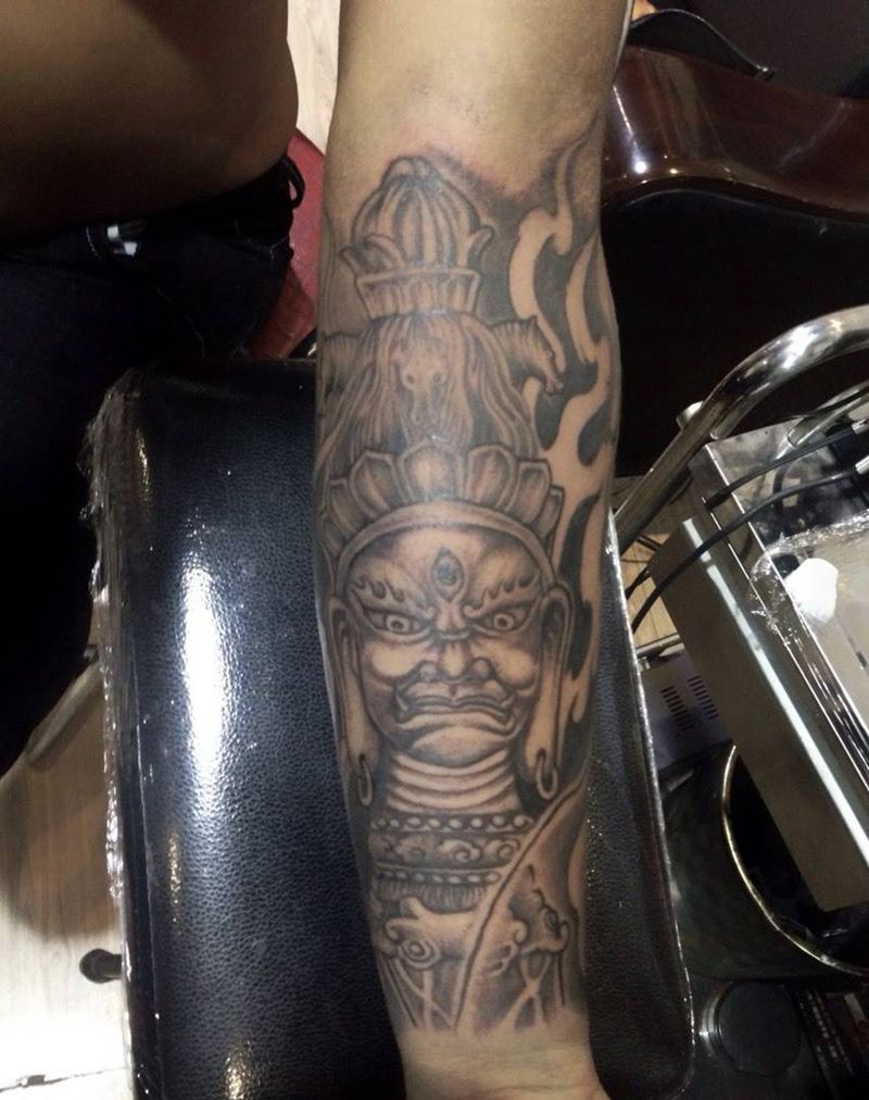 接小臂金刚杵纹身图片_成品手臂传统宗教花臂纹身图案