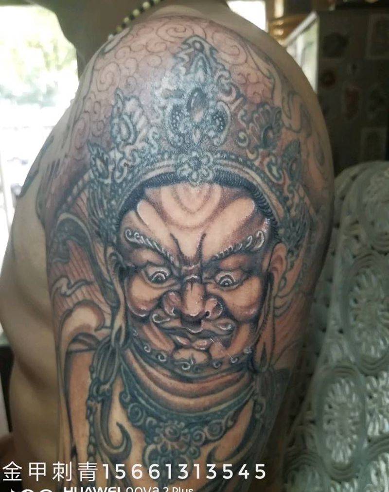 黄财神花臂纹身图片_手臂新传统花臂纹身图案