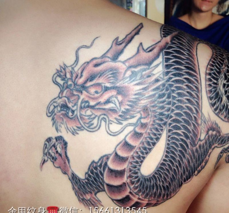 小龙纹身图片