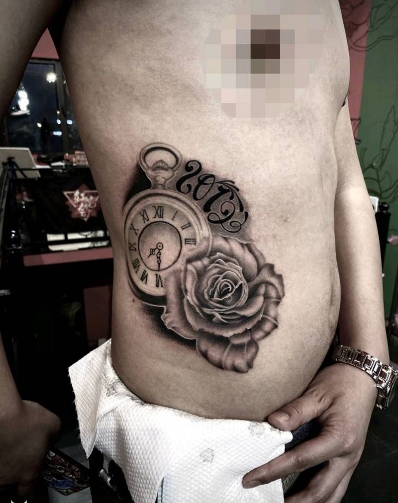 玫瑰与怀表纹身图片_腹部欧美写实纹身图案