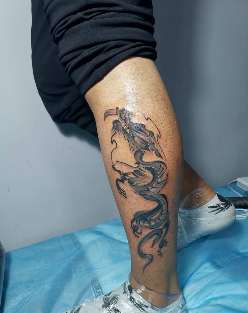 龙纹身图片_腿部水墨纹身图案
