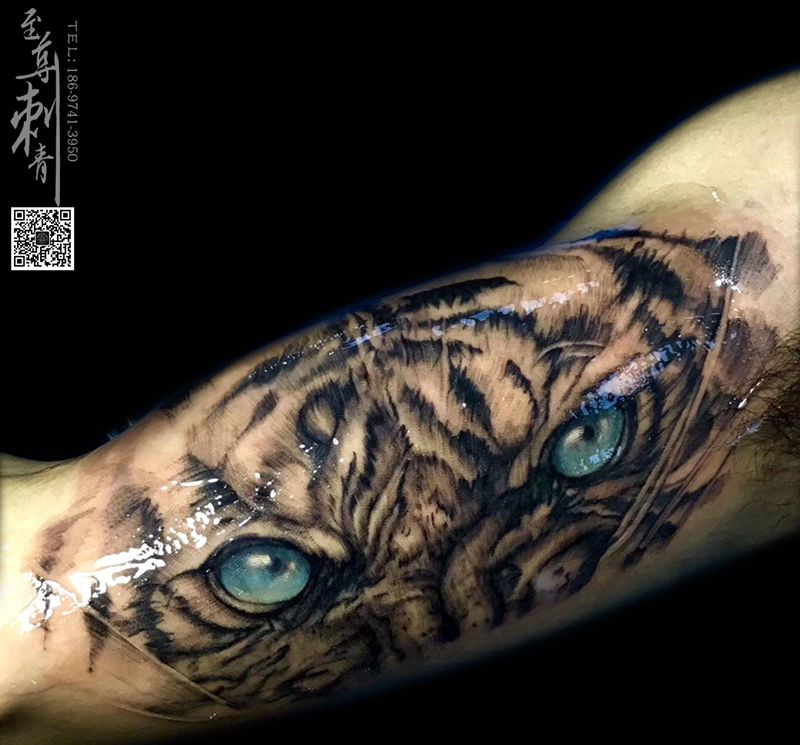 老虎纹身图片_手臂欧美写实纹身图案