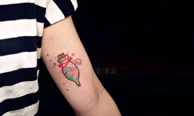 多彩小瓶子纹身图片_手臂水彩瓶子纹身图案