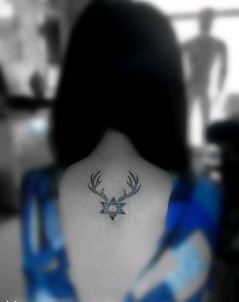 鹿角六芒星纹身图片_背部颈部点刺图腾纹身图案
