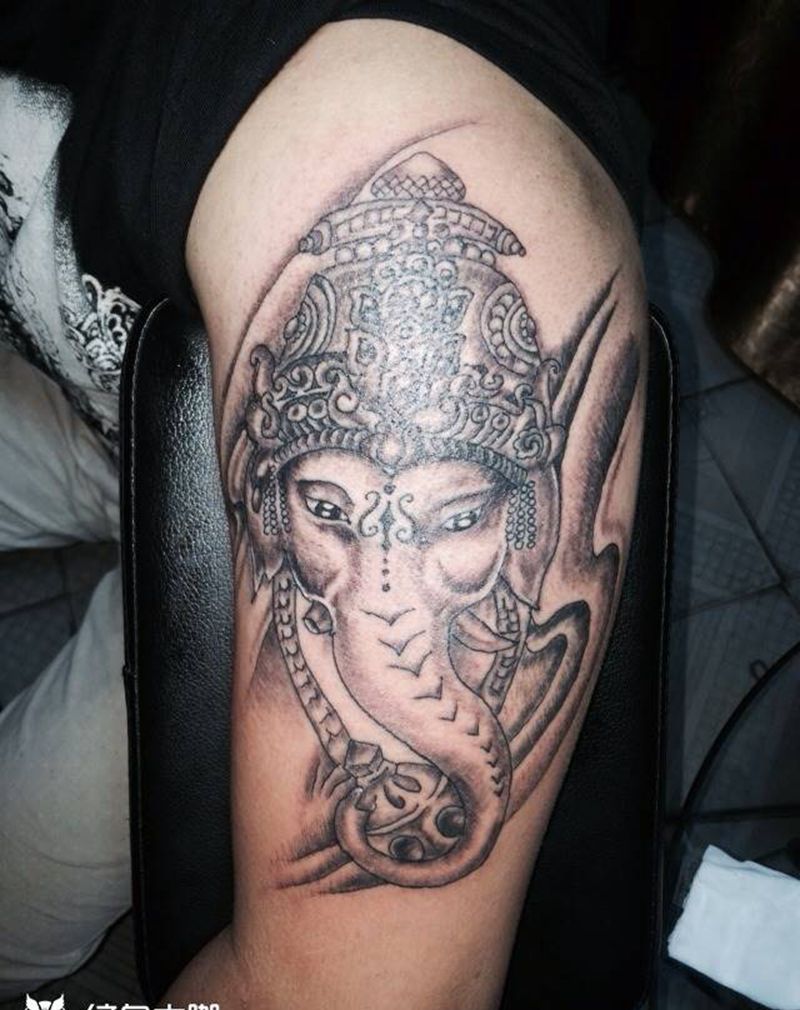 黑白像神纹身图片