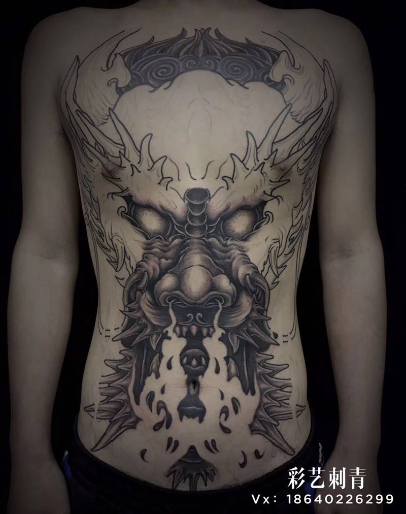 龙头，店长作品纹身图片_胸部新传统纹身图案