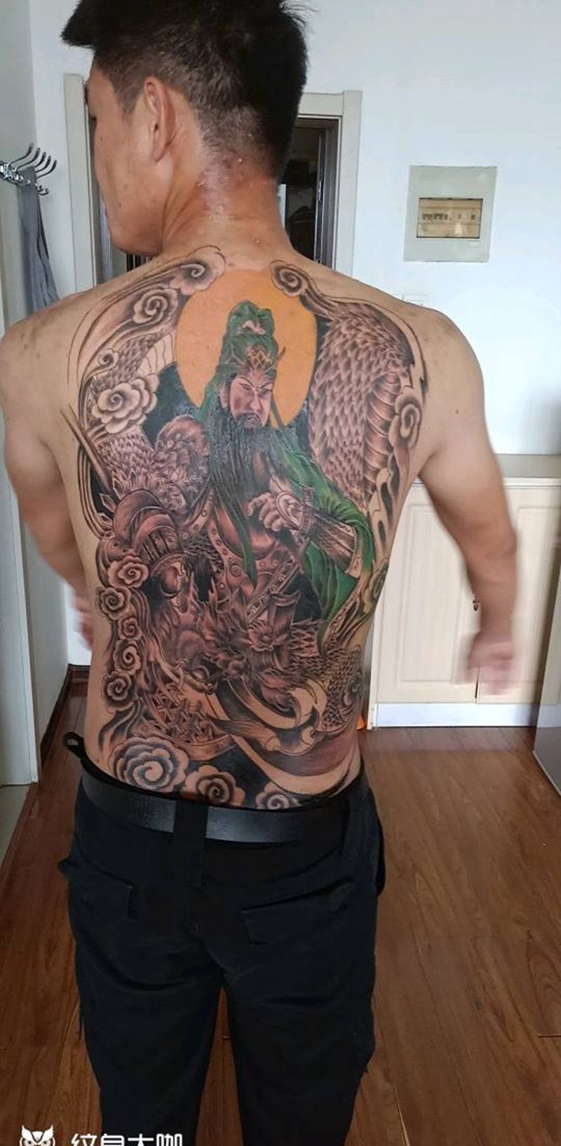 满背关公纹身图片