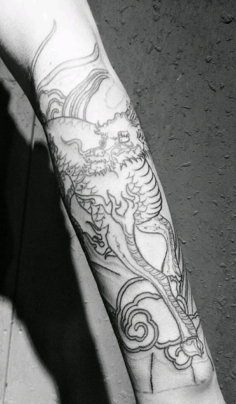 小臂麒麟割线纹身图片